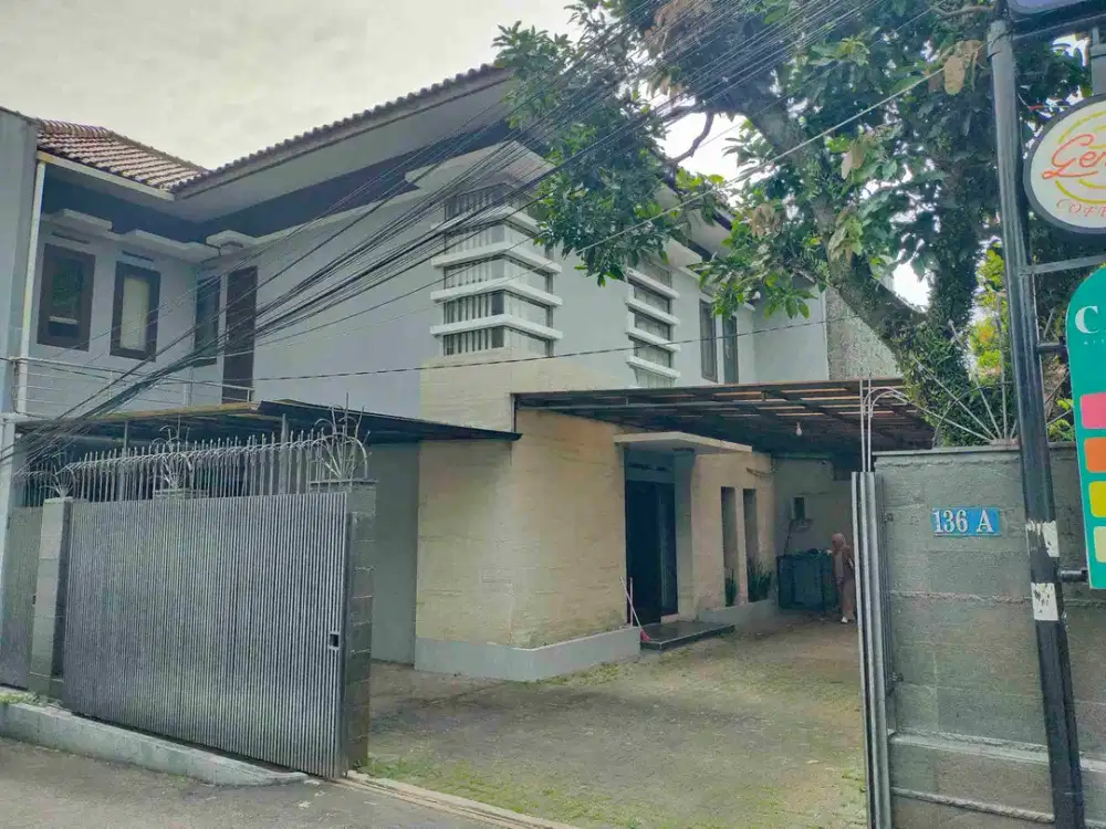 Rumah bagus 2 lantai dekat Pasteur, maranatha