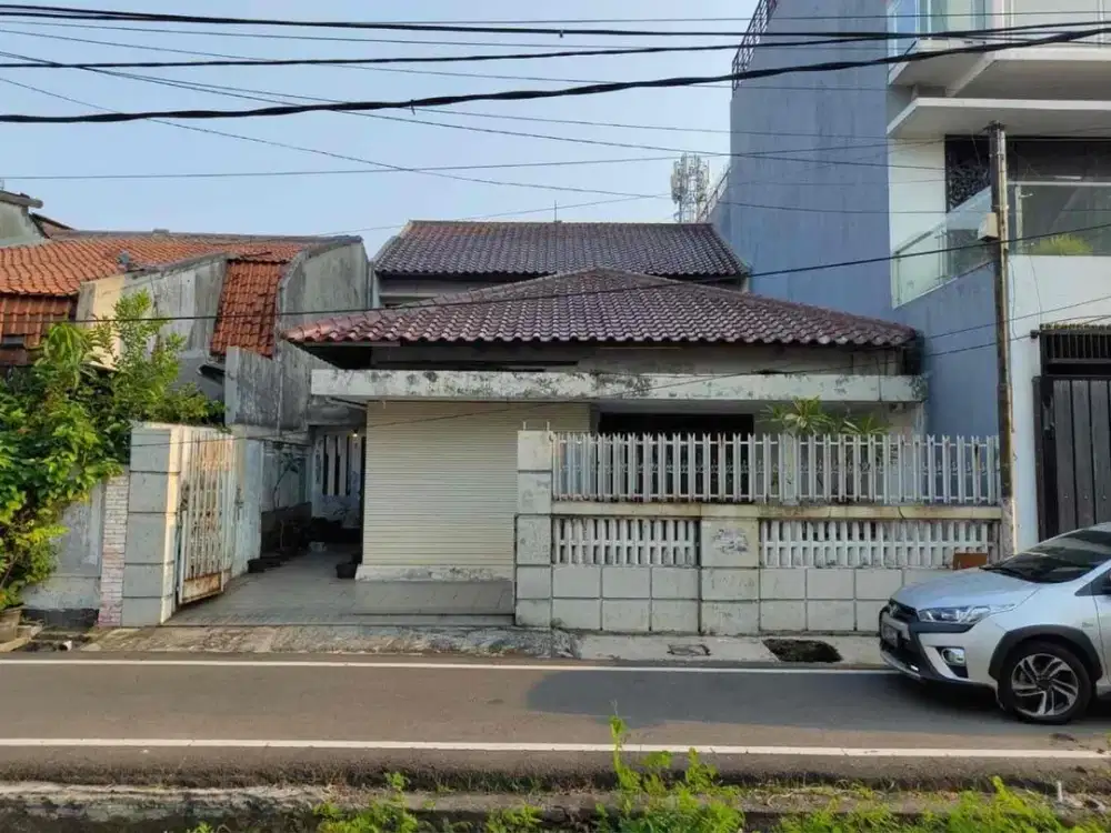 RUMAH PETOJO JAKPUS 2 LANTAI AKSES MOBIL LUAS NYAMAN