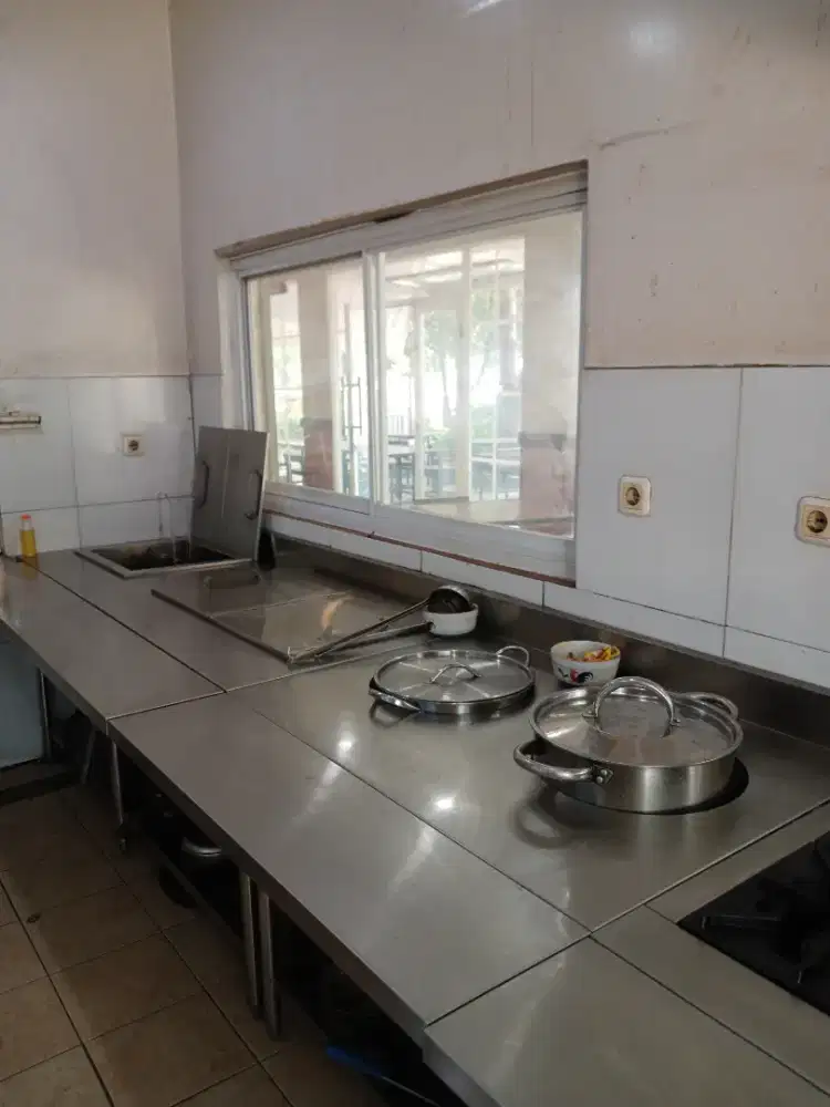 Perlengkapan Resto Lengkap Masih Beroperasi Dijamin Mantab