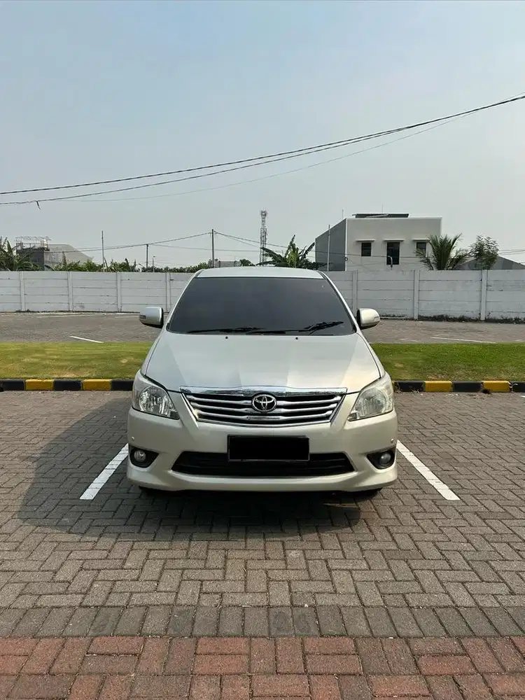 Toyota Kijang Innova V Diesel Matic 2012 Tangan Pertama