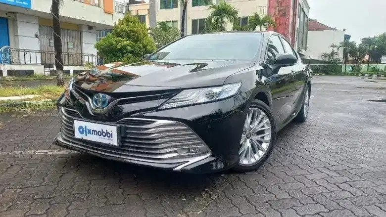 KM RENDAH - Toyota Camry 2.5 Hybrid-AT 2021