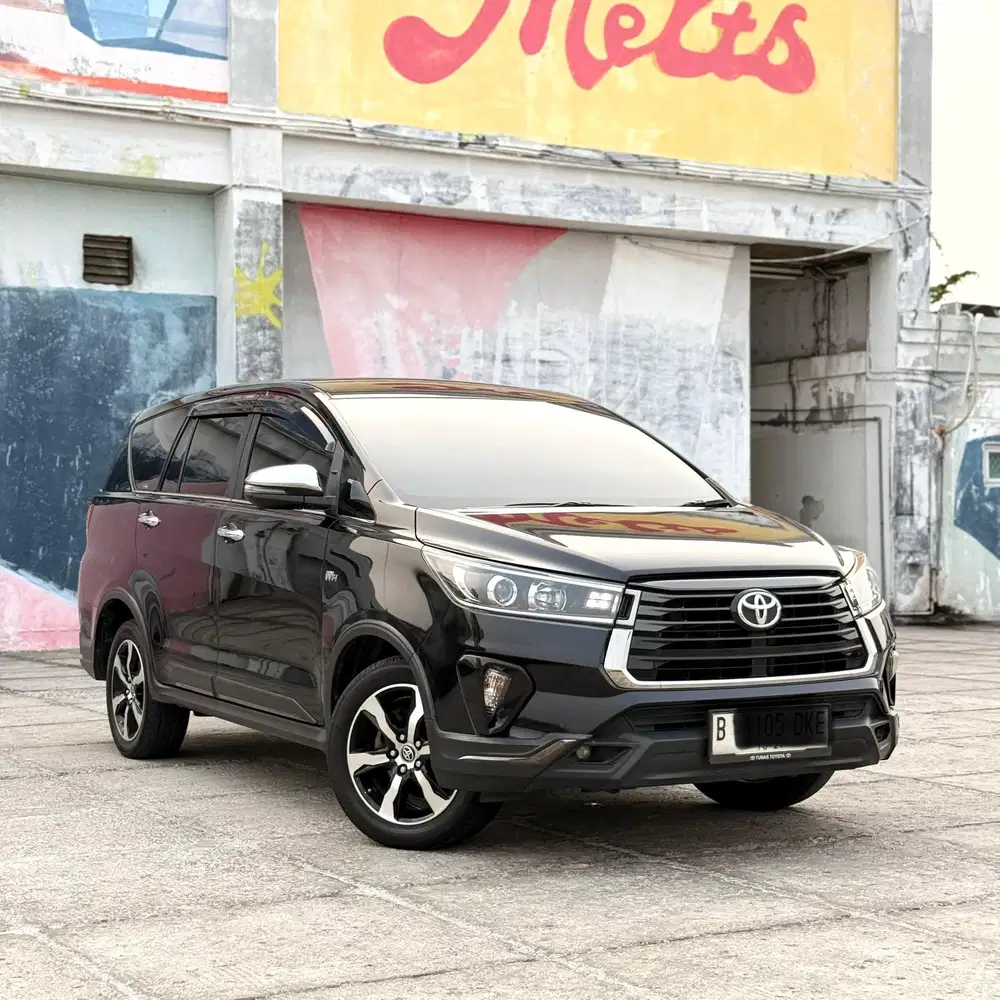 Toyota Innova Venturer 2022 Hitam