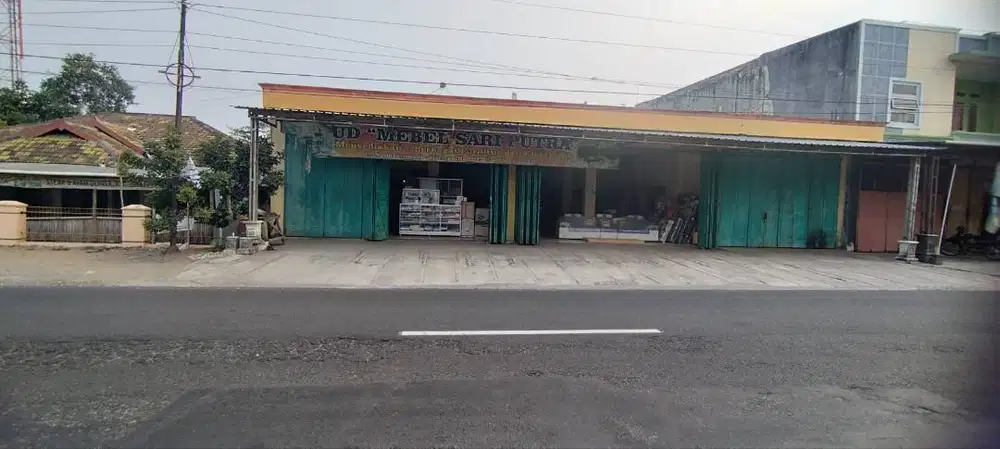 Dijual tanah dan bangunan di pinggir jalan Nguntoronadi - Pacitan.