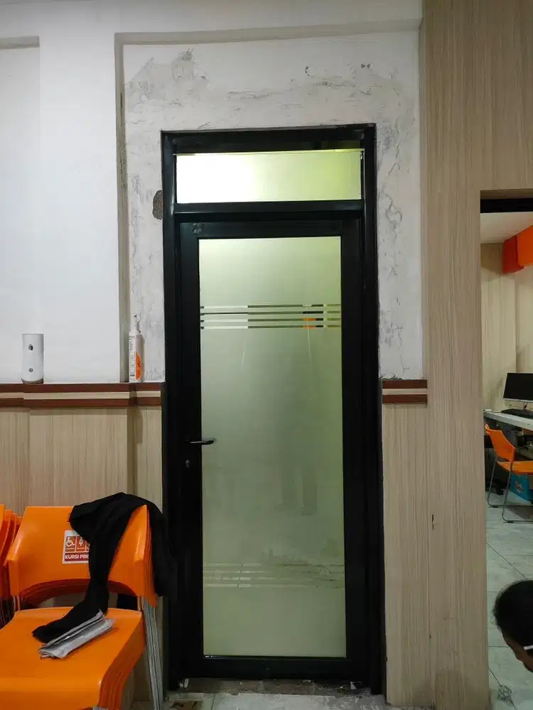 Kusen aluminium pintu partisi aluminium kaca