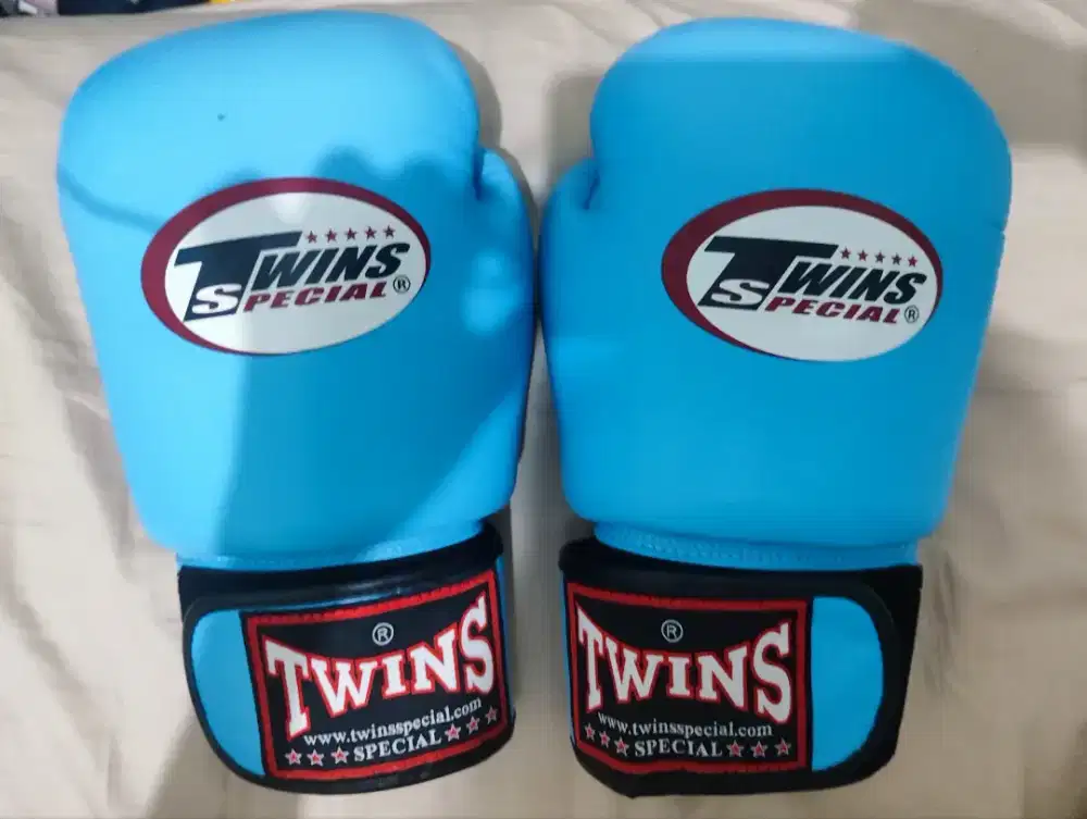 Dijual sarung tangan boxing original kondisi 95%