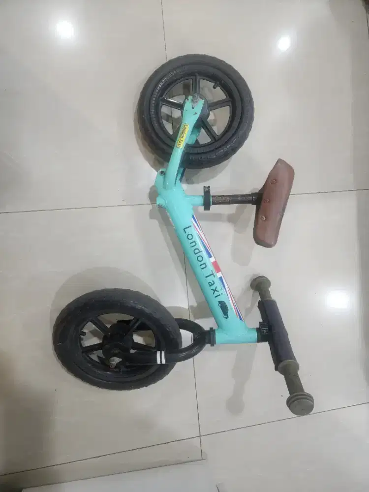 Balance bike London Taxi preloved