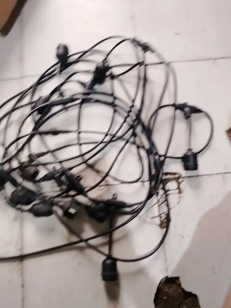 KABEL DAN LAMPU KAFE