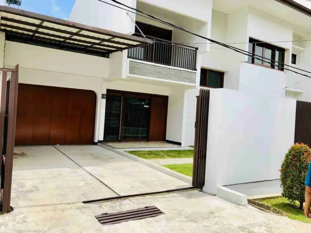 Jarang ada Jual / Sewa Rumah Lux mewah lokasi Strategis di Budisari Setiabudi Bandung