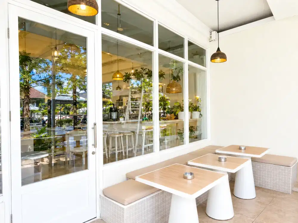 LEASEHOLD COMMERCIAL SPACE – FULLY FITTED CAFE & SALON