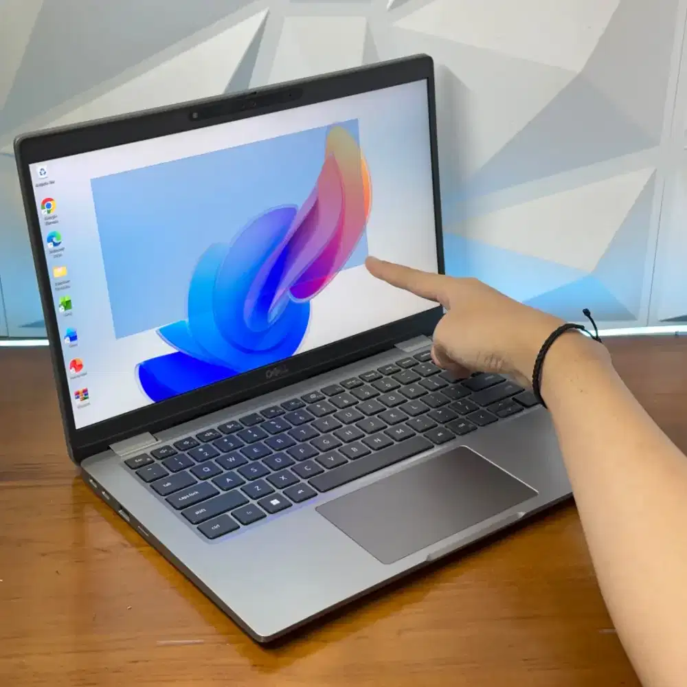 DELL LATITUDE 5330 TouchScreen Core i7-1265U RAM 32GB SSD 256GB