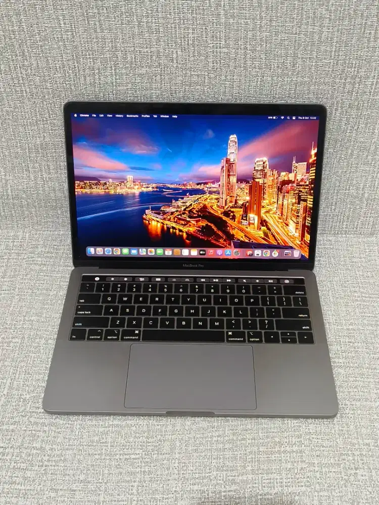 MacBook Pro Retina 13in 2019 TouchBar
Intel Core i5
Ram 8 GB
SSD 128GB