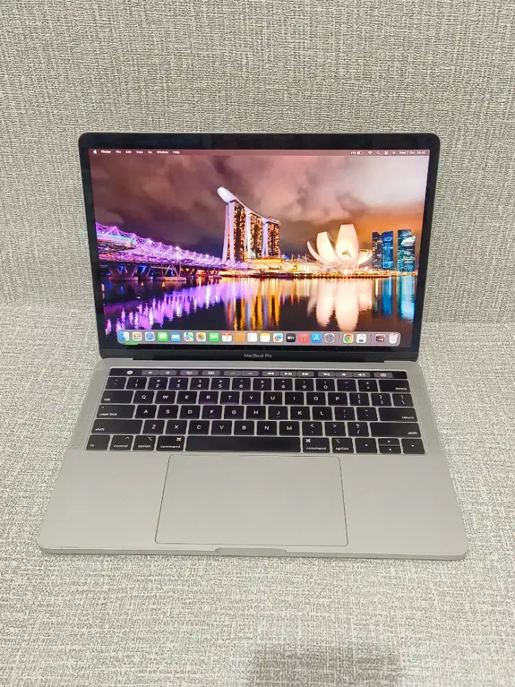 MacBook Pro Retina 13-inch, 201
Intel Core i5
Ram 8 GB
SSD 256 GB