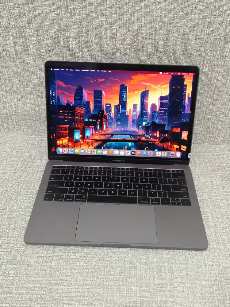 MacBook Pro Retina 13-inch, 2017
Intel Core i5
Ram 8 GB
SSD 256 GB