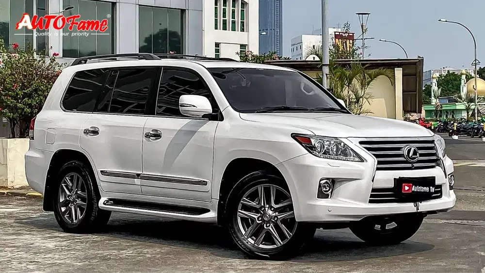 KM46RB Lexus LX570 Luxury Facelift 5.7 V8 White On Black Antik 2013