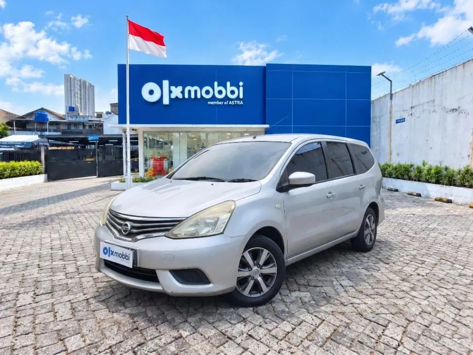 LOW DP Nissan Grand livina 1.5 SV Bensin-AT 2017 1EI