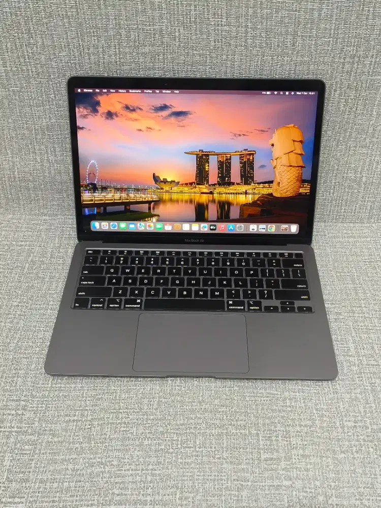MacBook Air retina  13in 2020
Intel Core i3
Ram 8 GB
SSD 256 GB