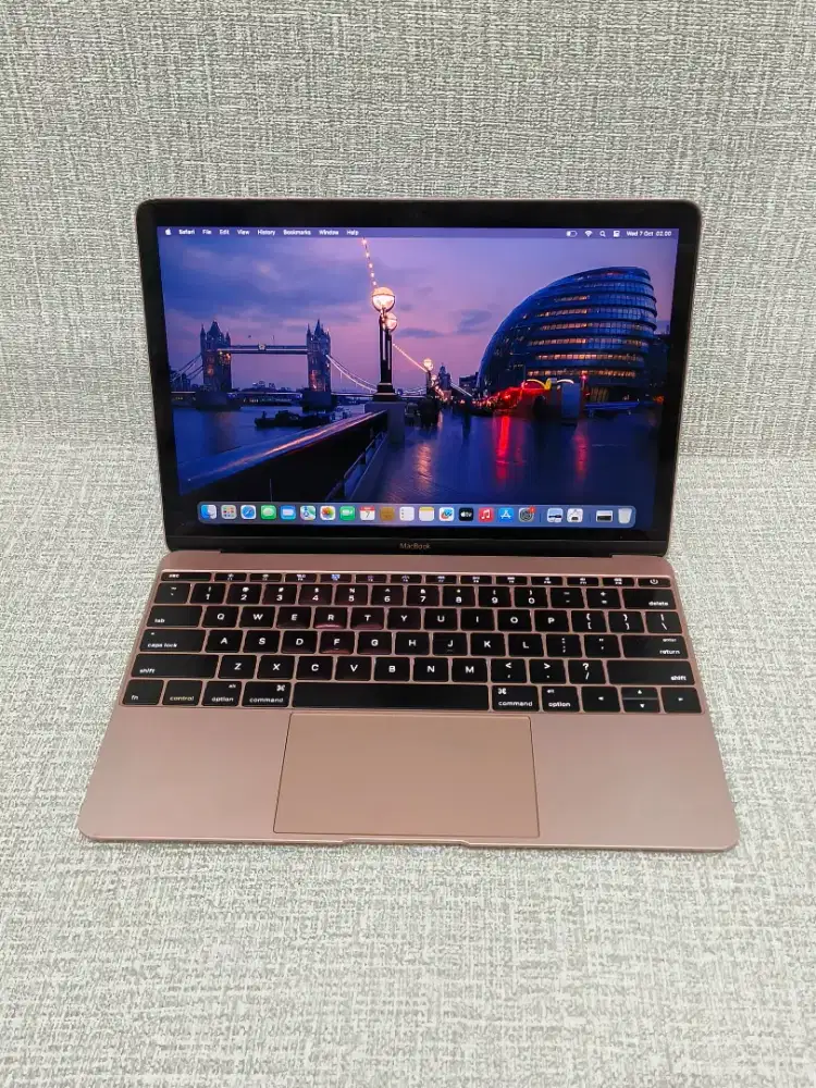 MacBook Retina 12-inch, 2016
Intel Core M3
Ram 8 GB
SSD 256 GB