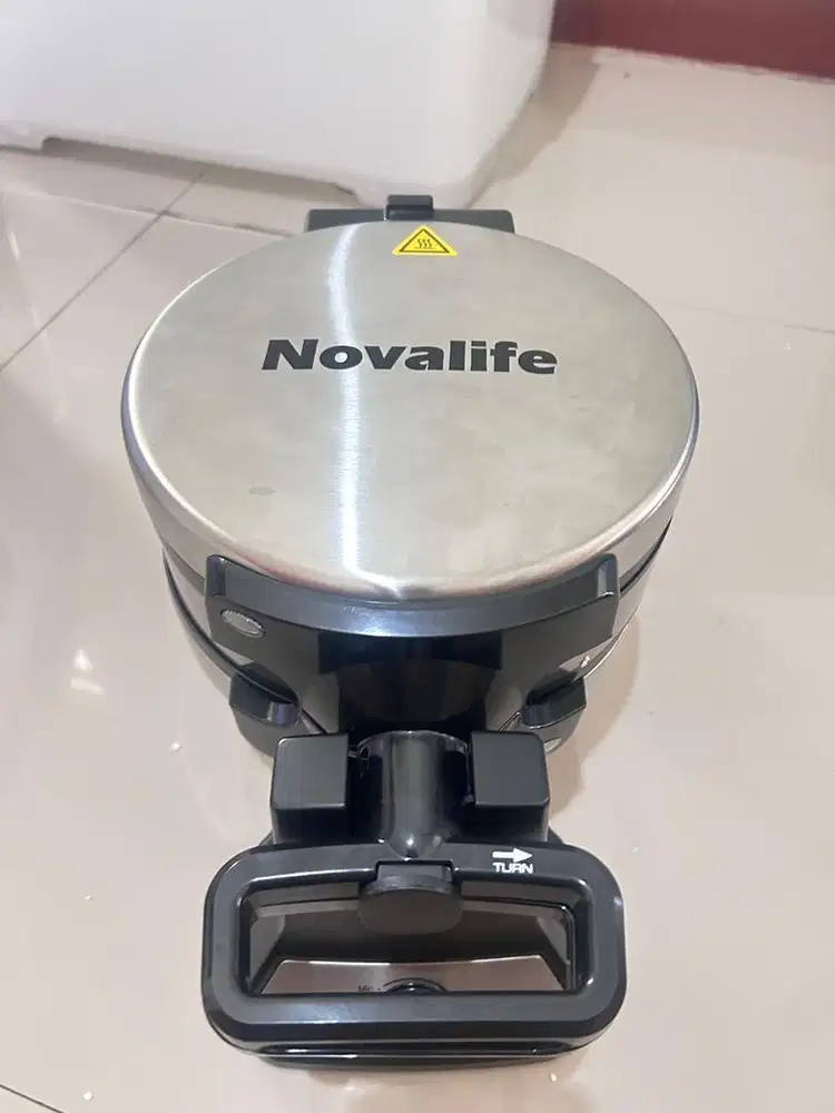 Belgian double waffle maker