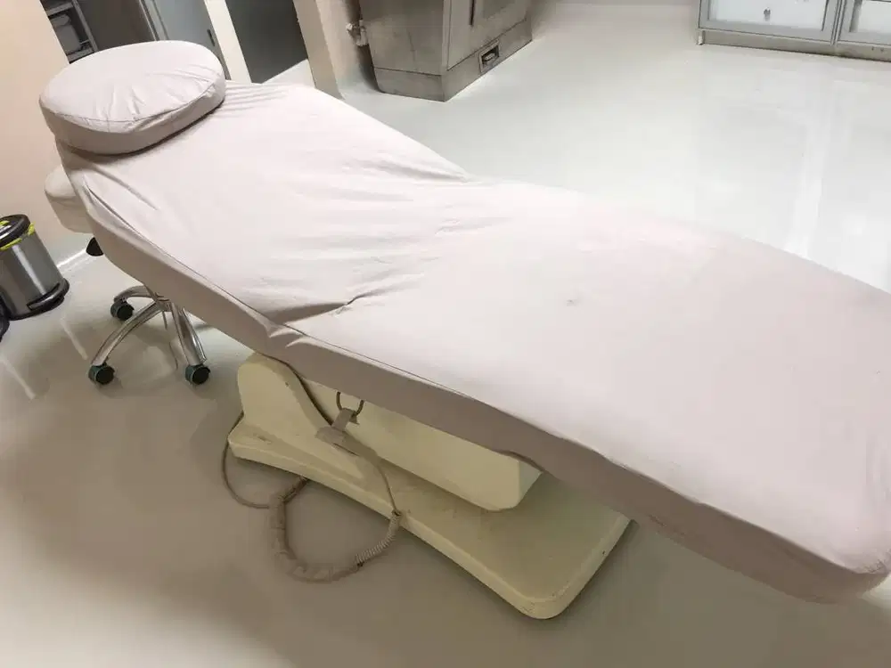 Bed Operasi Elektrik