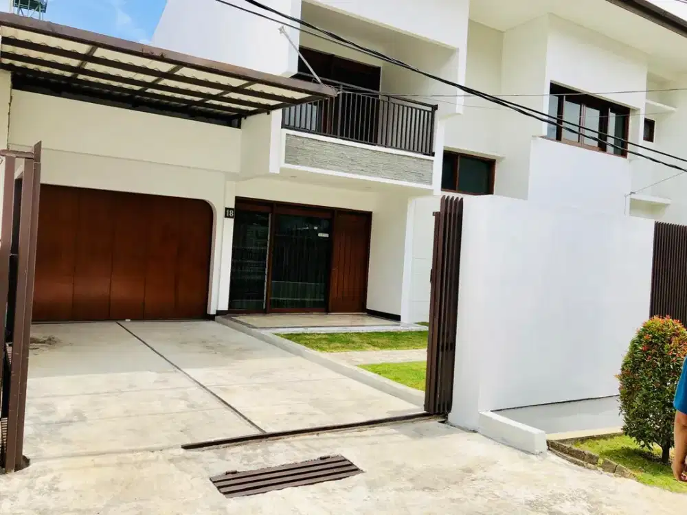 Jarang Ada, Jual / Sewa Rumah Lux Siap Pakai di Budisari Setiabudi