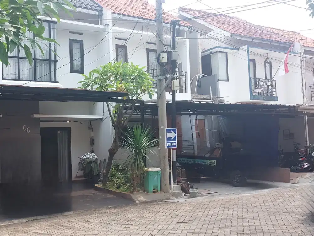 Rumah  siap huni 2lt dalam Town House dekat stasiun LRT Ciracas Jakarta Timur