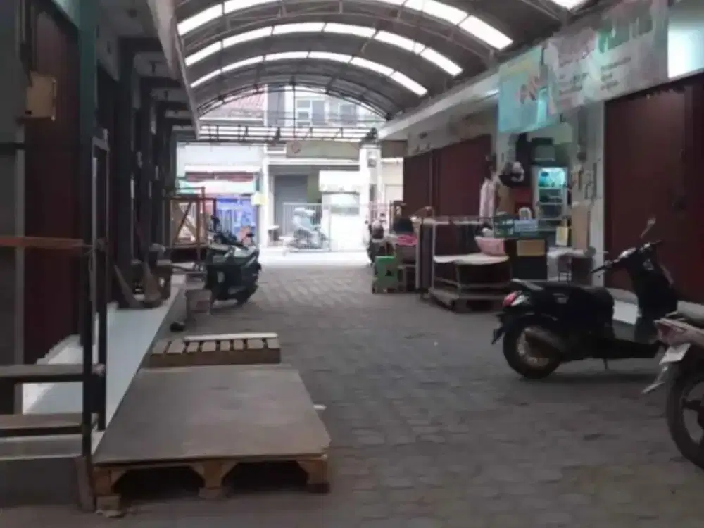 TERMURAH DIJUAL TEMPAT USAHA SIAP PAKAI LOKASI STRATEGIS DI PUSAT KAIN CIGONDEWAH BANDUNG