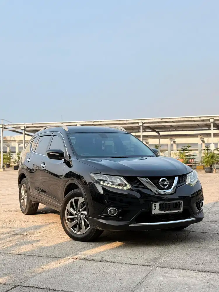 Nissan X-Trail 2015 Hitam • Automatic