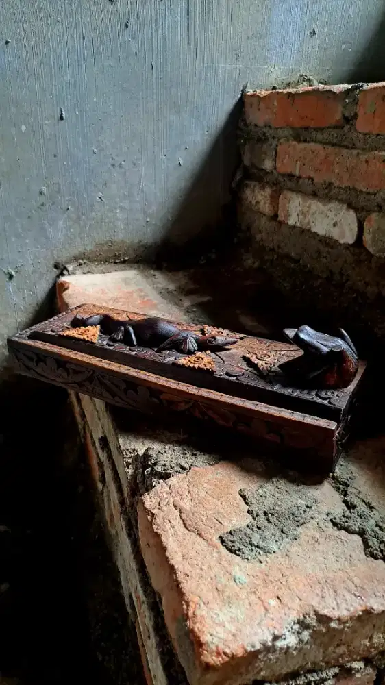 kotak antik kuno ukir Lawasan