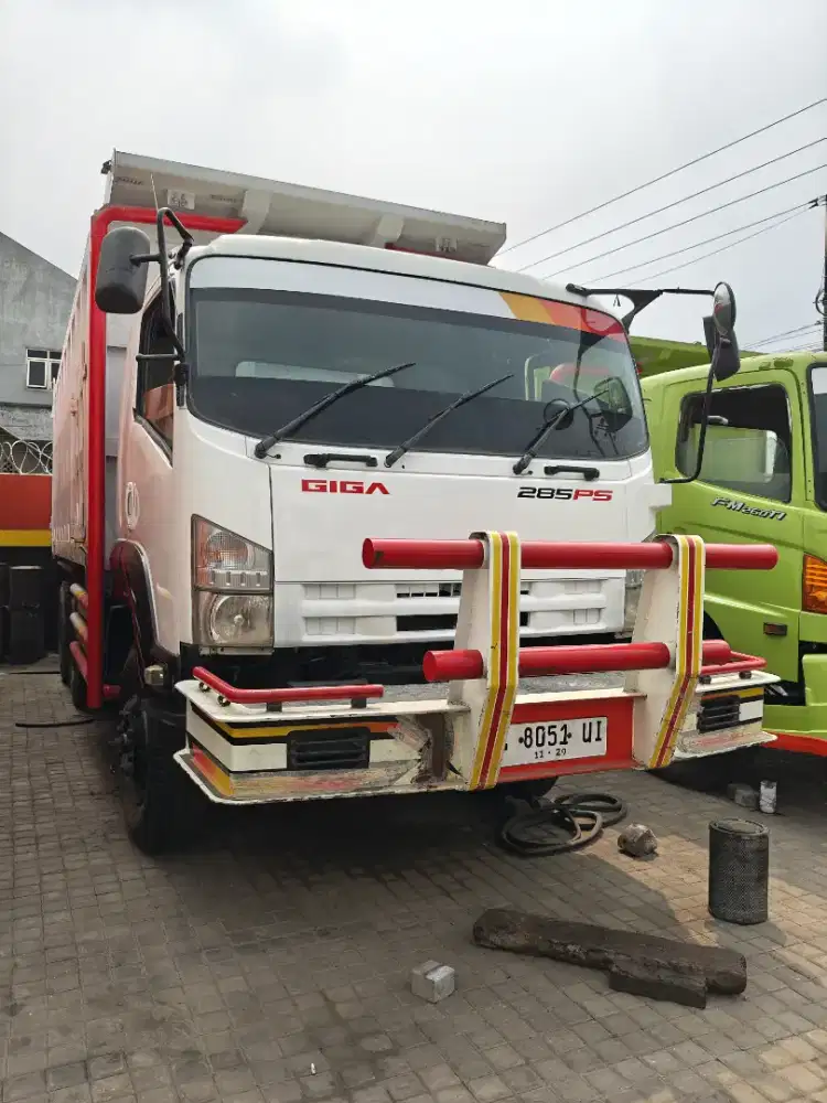 Dump truk izuzu giga FVZ 285 ps