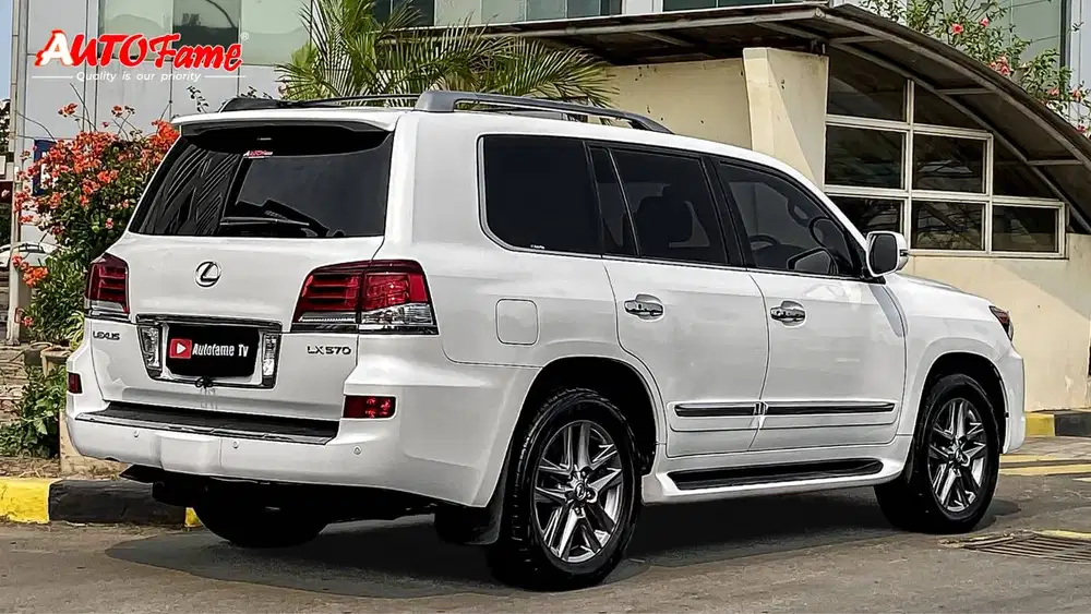 KM46RB Lexus LX570 Luxury Facelift 5.7 V8 White On Black Antik NIK 201