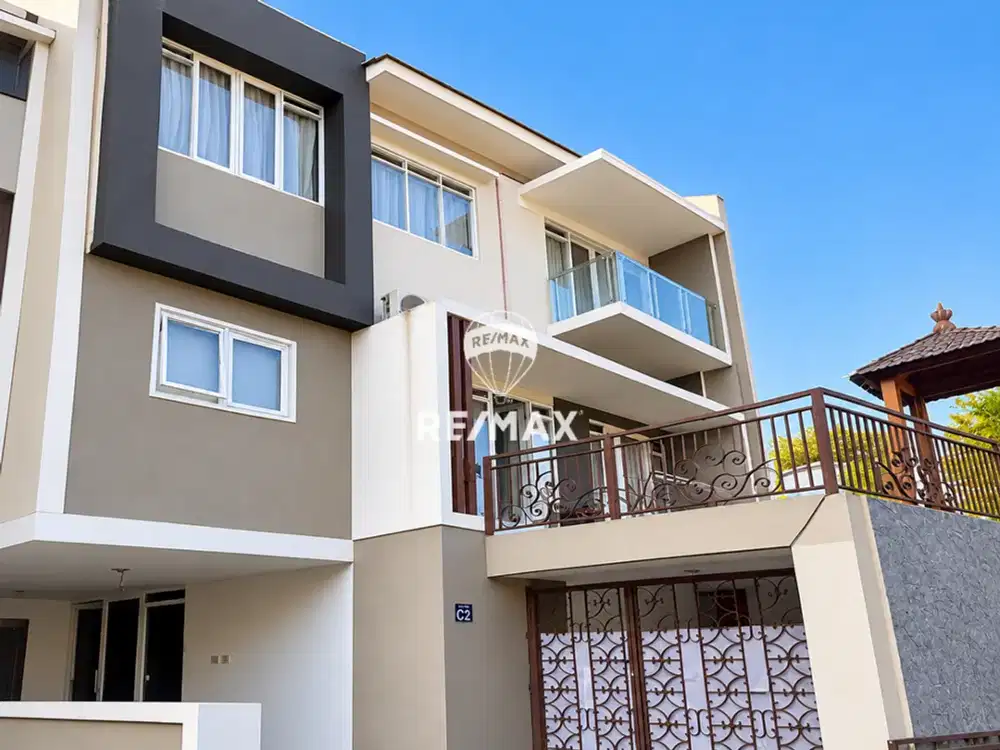 DIJUAL RUMAH SIAP HUNI 3 LANTAI DI GRAND RIVIERA RESIDENCE, KOTA BANDUNG