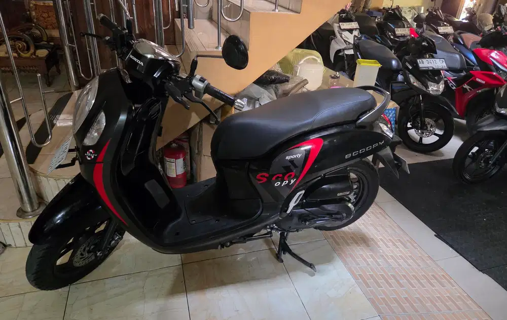 Scoopy hitam 2022 gbm kredit // tunai