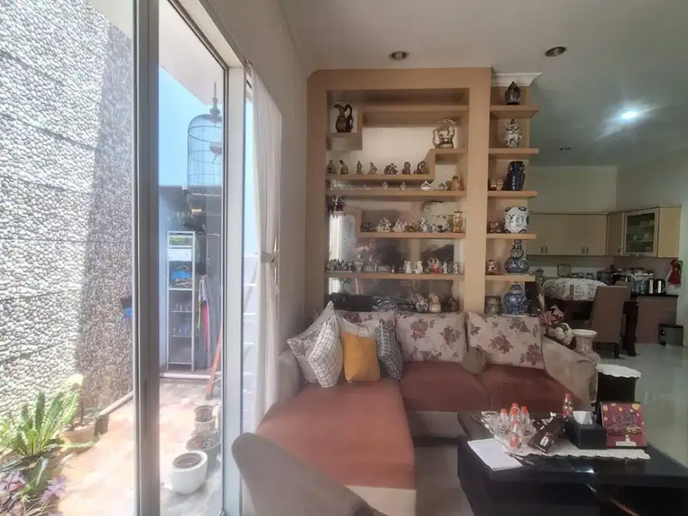 Dijual Rumah Hoek di Pavilion Residence Rapi Terawat 2 Lantai
