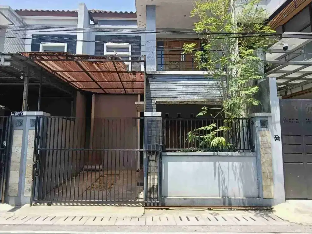rumah 2 lantai  dekat paragon mall Mangkubumen Banjarsari