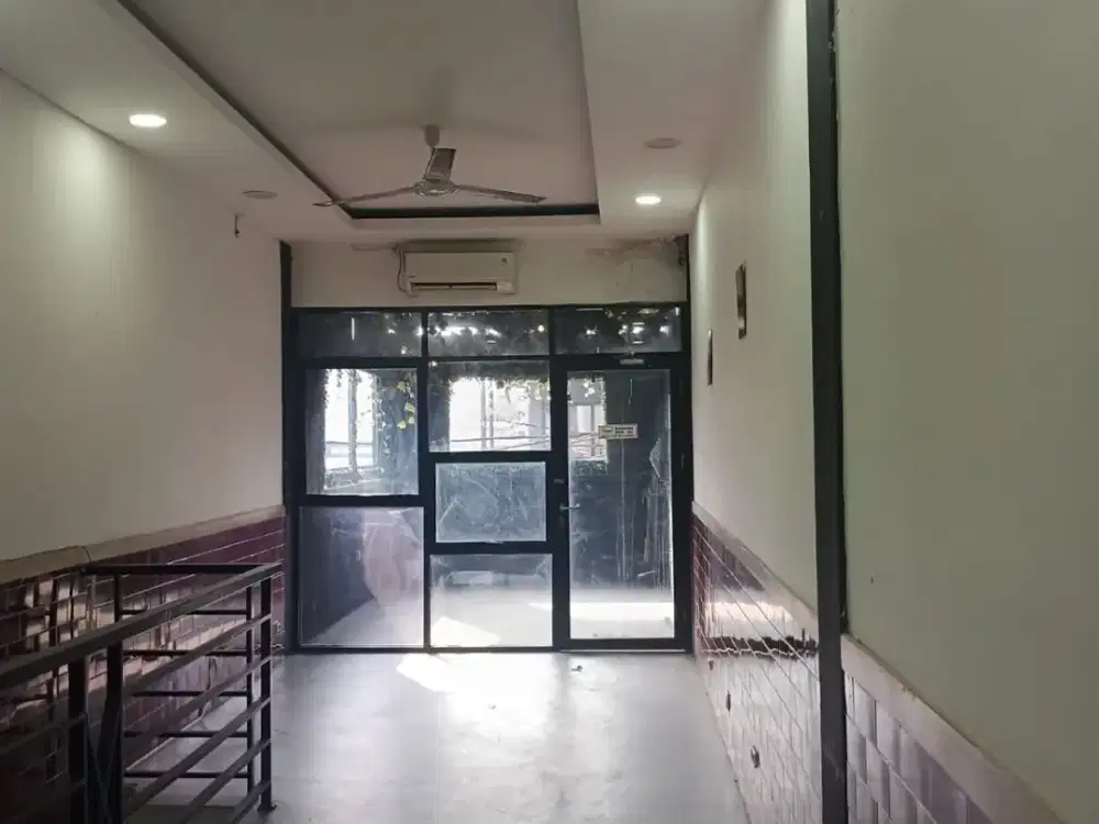 Disewa Ruko 3 Lantai Haji Nawi Jakarta Selatan - Lokasi Super Strategis Pinggir Jalan Raya