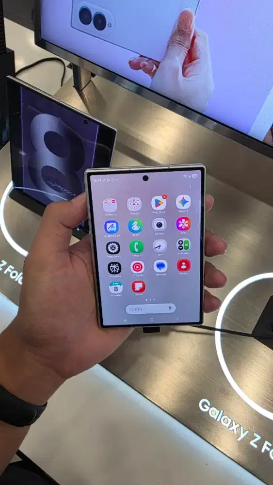 Samsung Galaxy zfold 8 12/256gb free tab A11