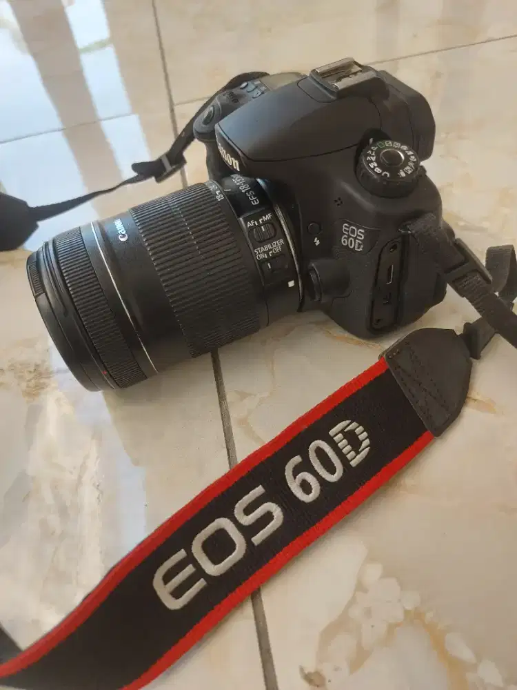 Canon 60D Lensa 18-135 Kamera DSLR Canon 60D mulus