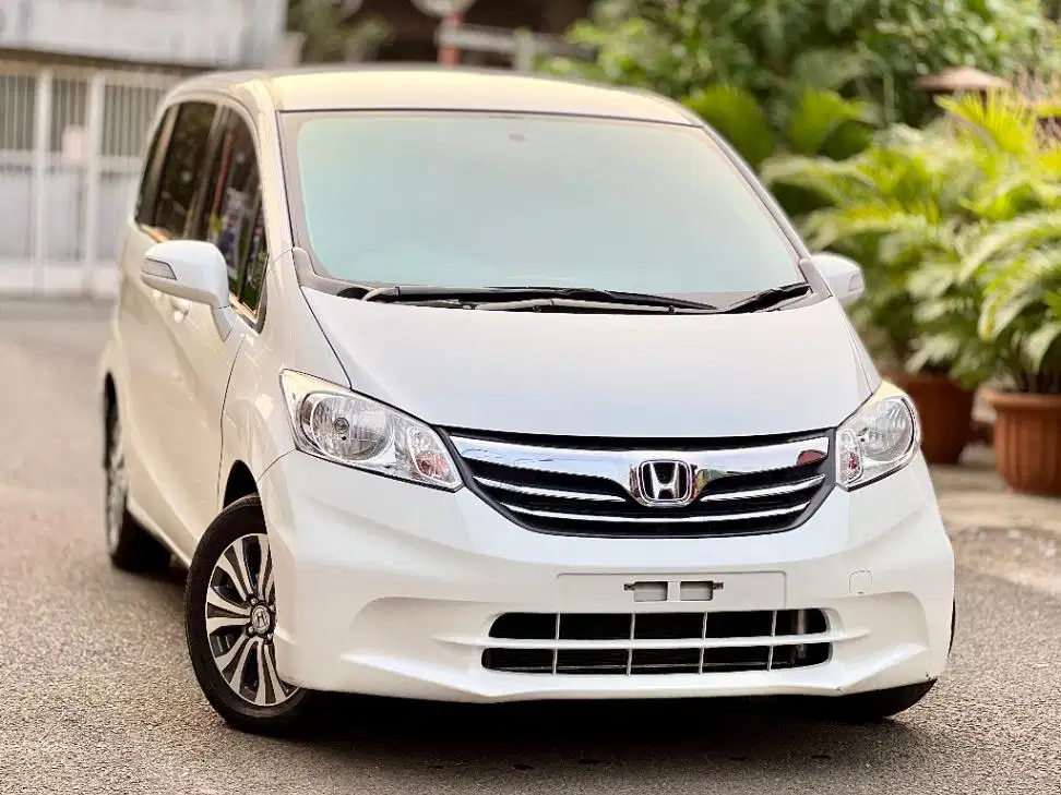 Honda Freed SD 2013 Putih Met KM 41 rb Full Ori No Genap TDP 28 Juta