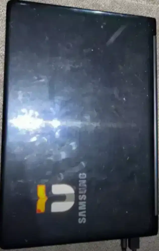 Laptop Samsung tipis