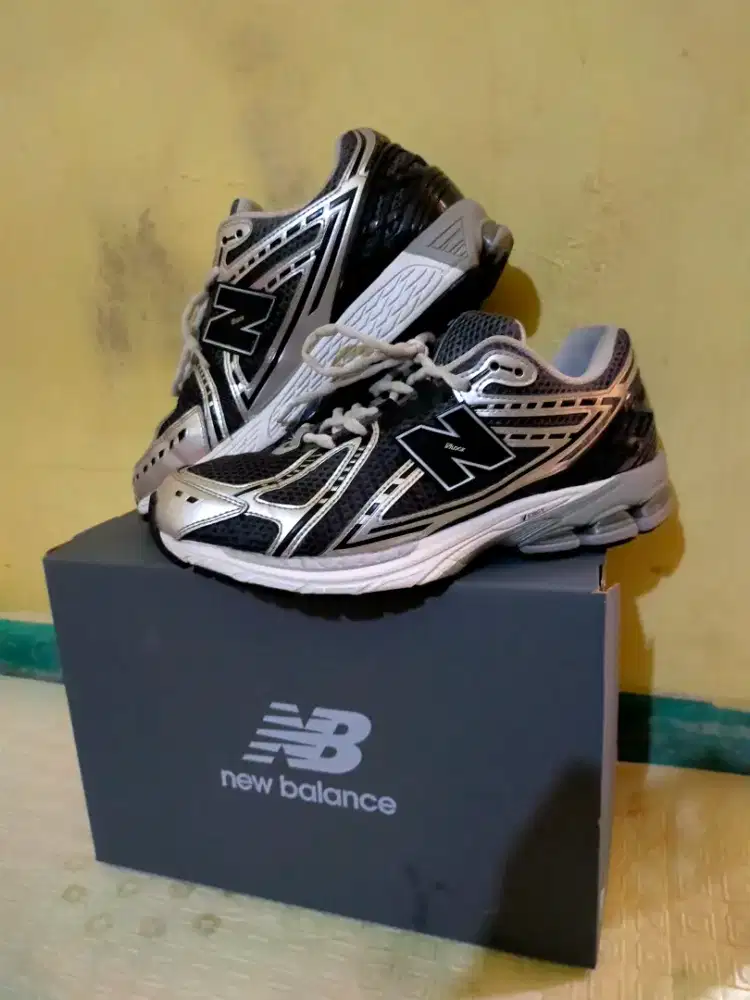 Sepatu NB1906R size 42