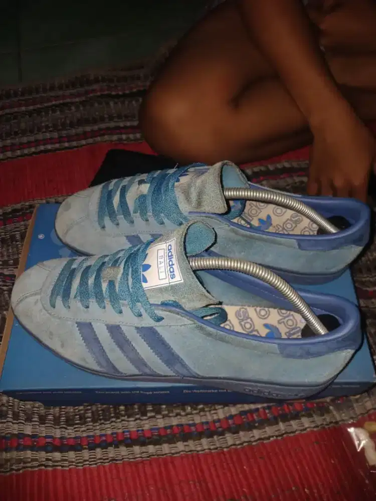 Adidas bali 
Uk 43⅓
Mines kotor aja