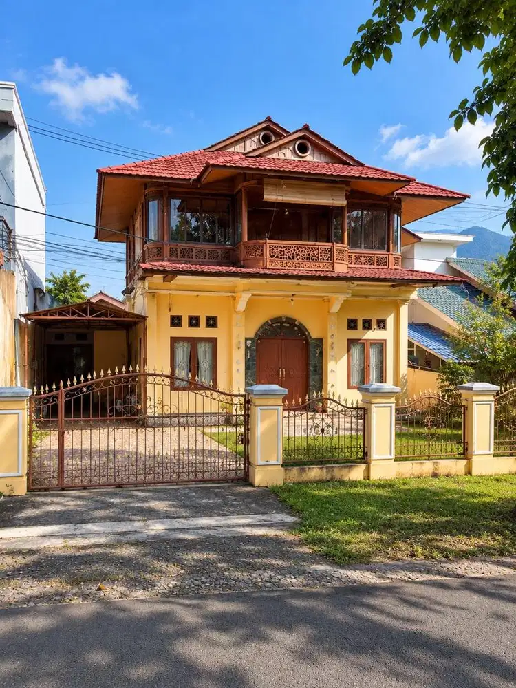DIJUAL RUMAH 2 LANTAI UNIK & STRATEGIS DI KOTA BITUNG