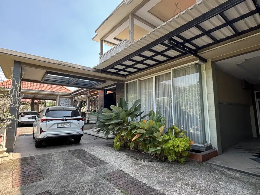Rumah Villa  3 lantai di Belakang Bukit Golf Cibubur