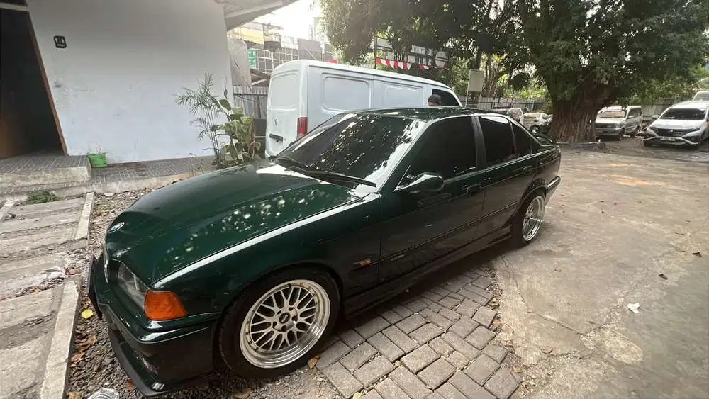 BMW 318i 2003 Bensin