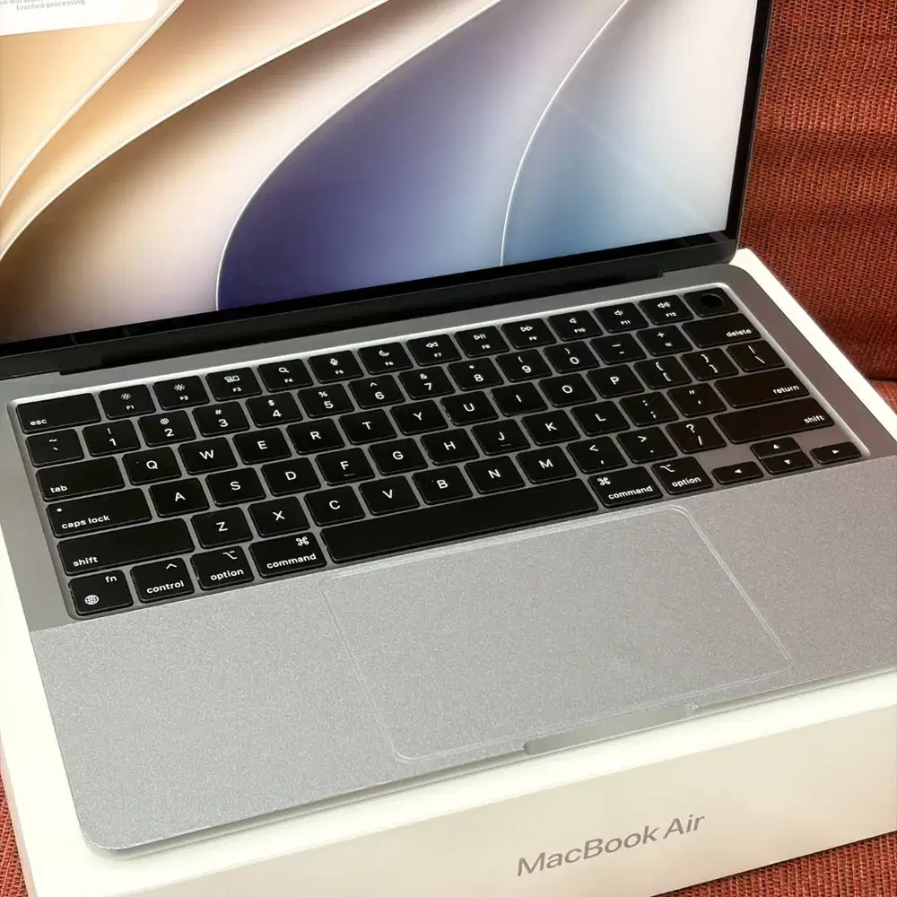 MacBook Air 13 inch 2022 chip M2 RAM 16/256GB Fullset second iBox Spac
