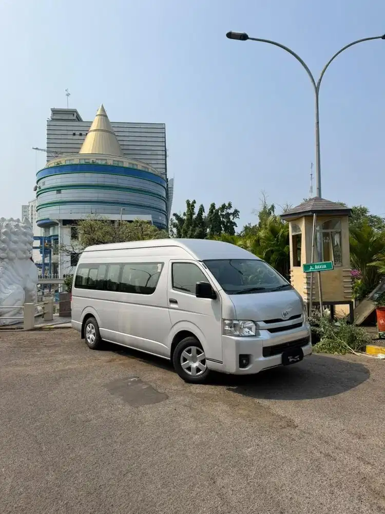 TOYOTA HIACE COMMUTER 3.0 MT MINIBUS SILVER METALIK