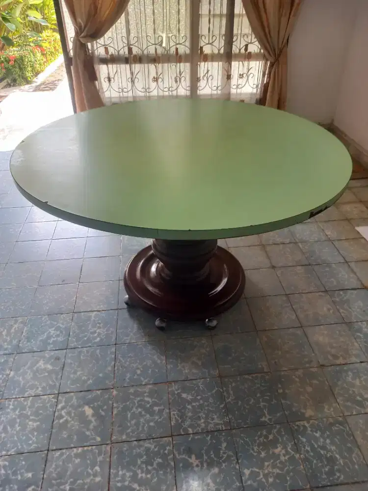 Meja Makan Bundar Jati Jadul .Gaya Kolonial