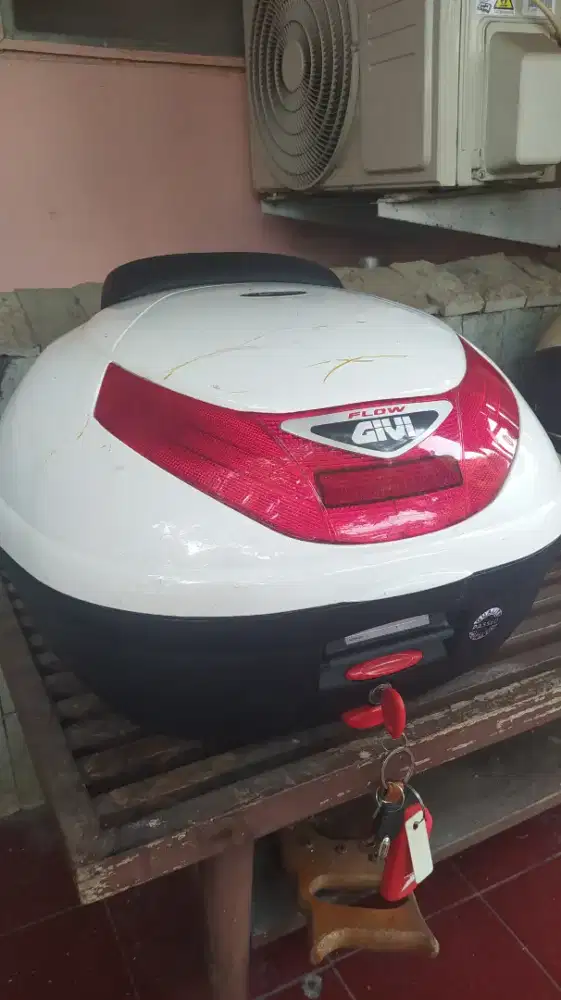 Givi box flow e350 white