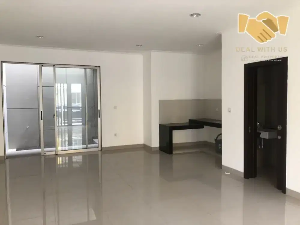 sewa rumah 2 lantai PIK 2 uk 6x15m kosongan