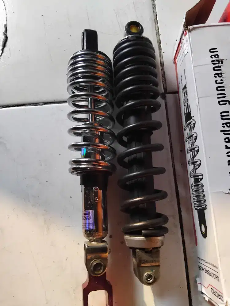 Di jual shock  belakang ( belakang ada 2)